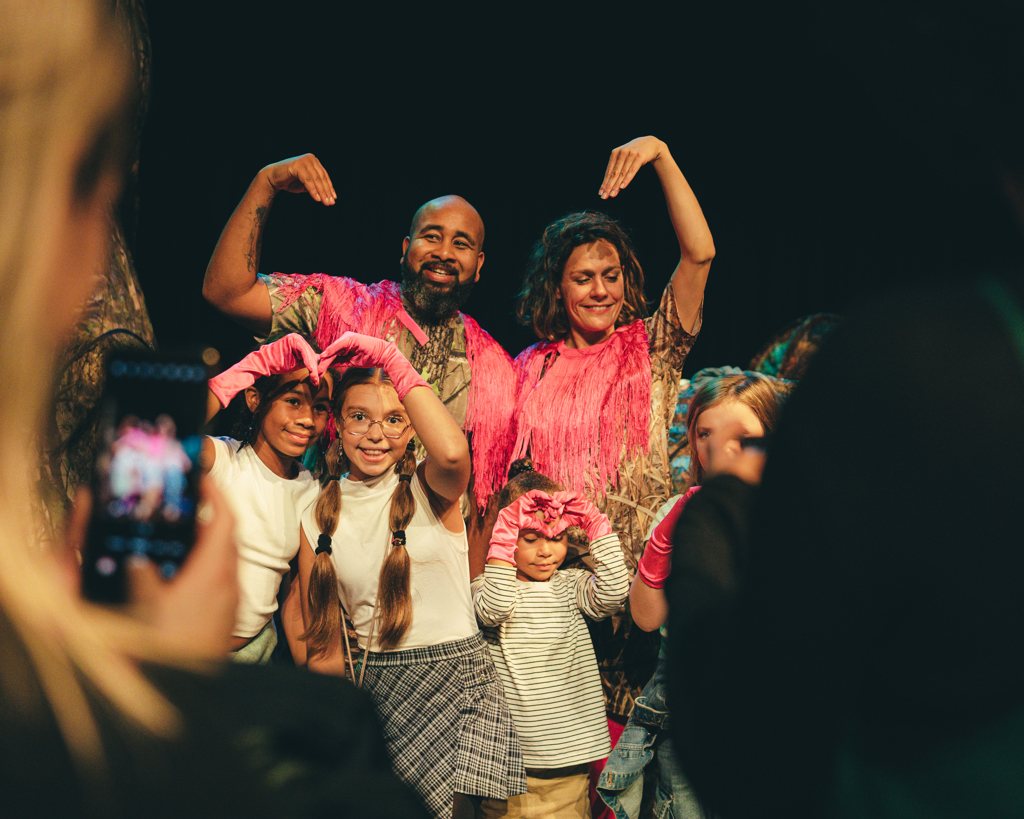 24 Premiere PRRRT PRRRT FLAP FLAP Maas Theater En Dans ©Jamal Leeflang 24 Premiere PRRRT PRRRT FLAP FLAP Maas Theater En Dans ©Jamal Leeflang