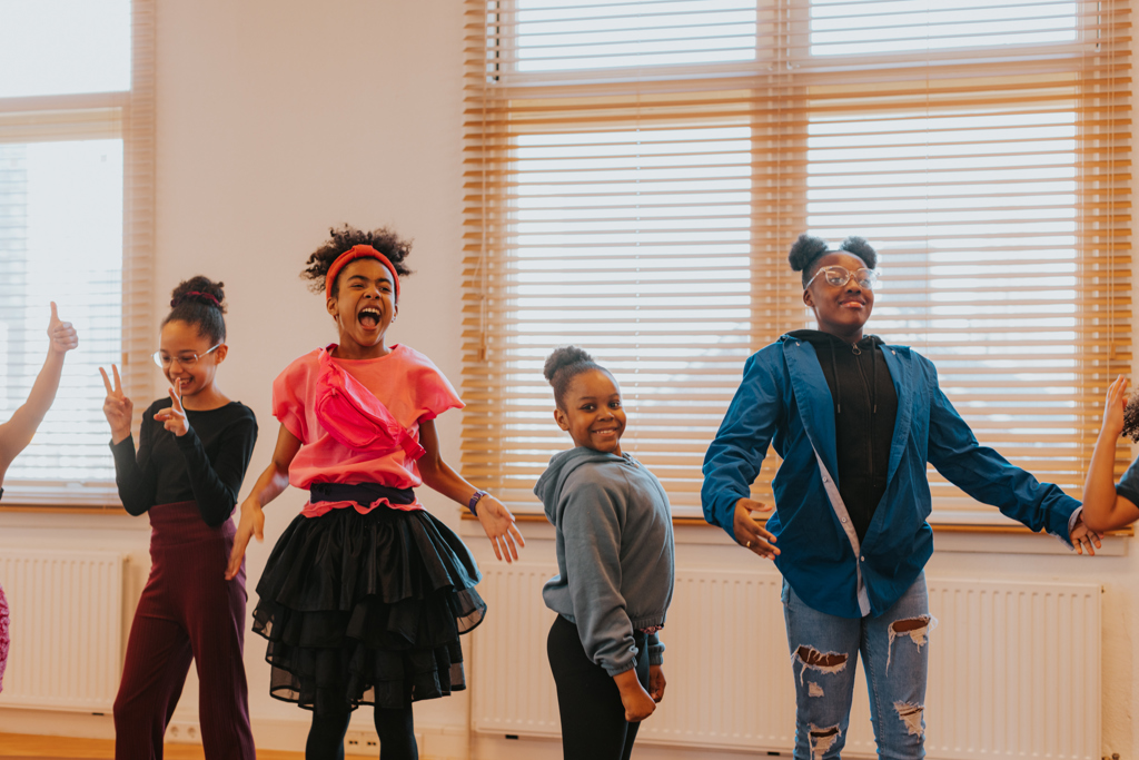 Theaterles Bully Vs Bully Maas Theater Dans Podium Foto Rosa Quist (126) Theaterles Bully Vs Bully Maas Theater Dans Podium Foto Rosa Quist (126)